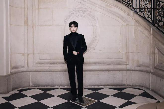 tian Dior 2025春夏高订秀开元棋牌借花为引梦游她境 Chris(图17)