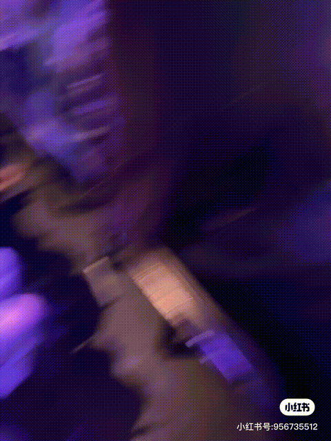 会她在台下对杨丞琳比心她变漂亮了开元棋牌陈妍希去香港看杨丞琳演唱(图2)