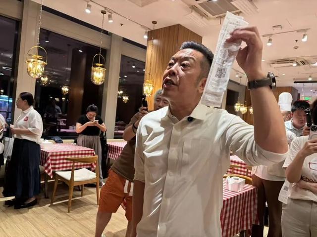 一小时却说“恶心”明天起全国所有门店上线“罗永浩菜单”开元棋牌网站西贝创始人：罗永浩方结账时攒了会员积分走后(图5)
