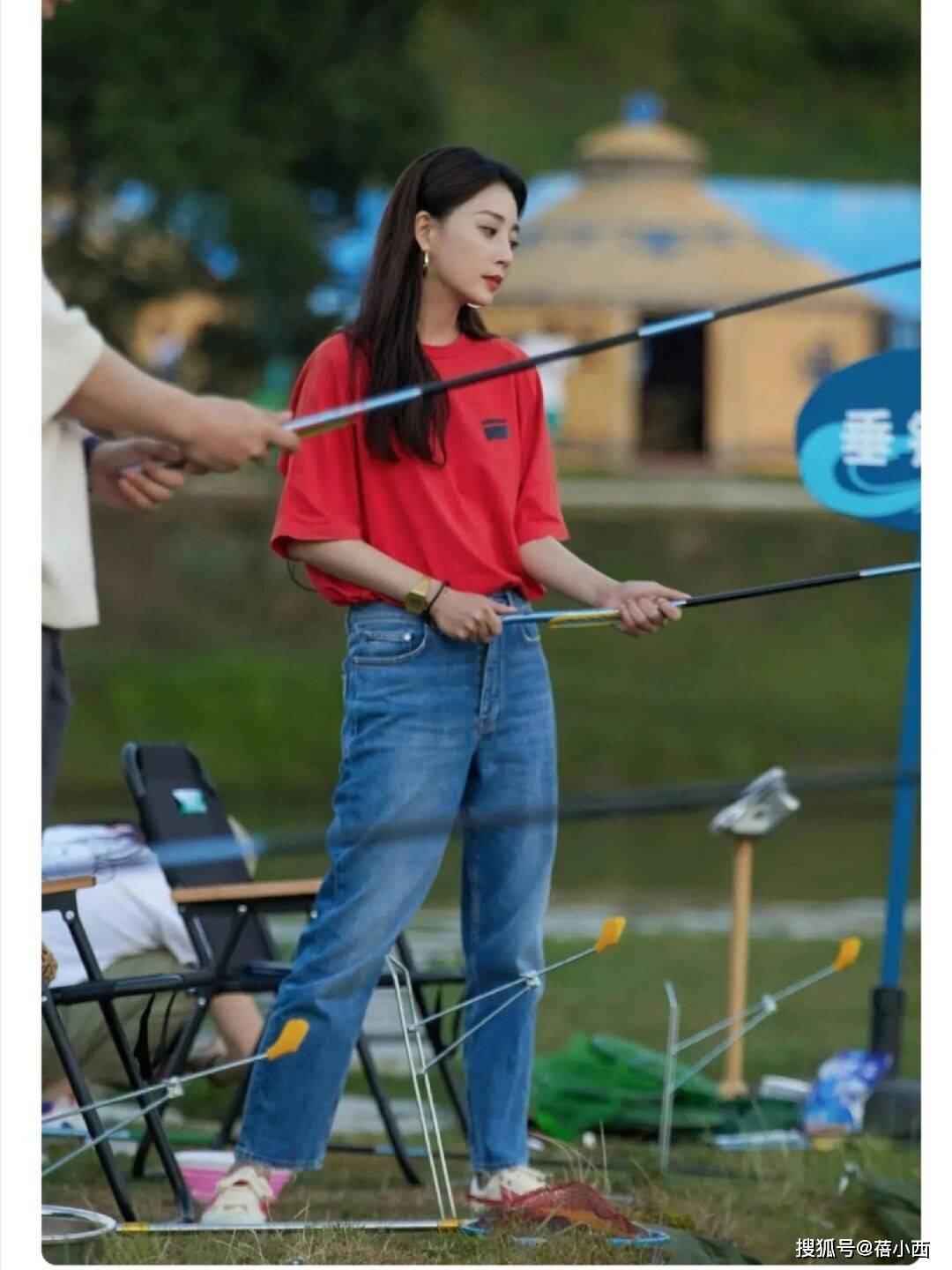 ！很值得中年女性借鉴时尚、优雅还减龄开元棋牌试玩被45岁殷桃的穿搭惊艳到(图4)