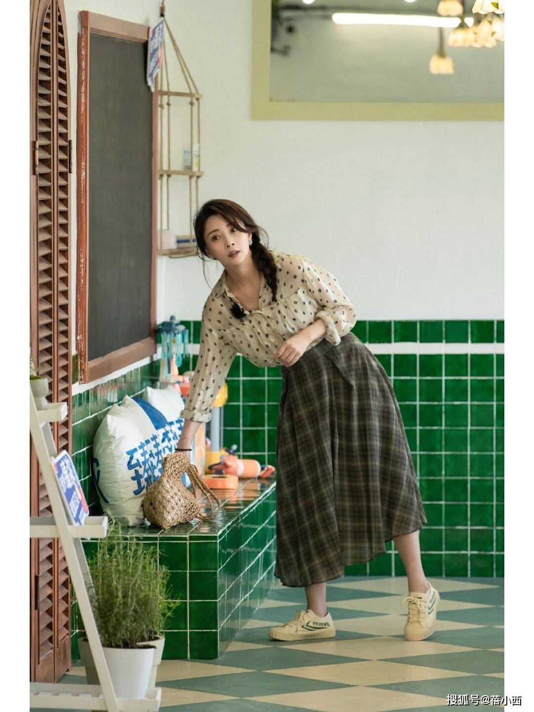 ！很值得中年女性借鉴时尚、优雅还减龄开元棋牌试玩被45岁殷桃的穿搭惊艳到(图5)