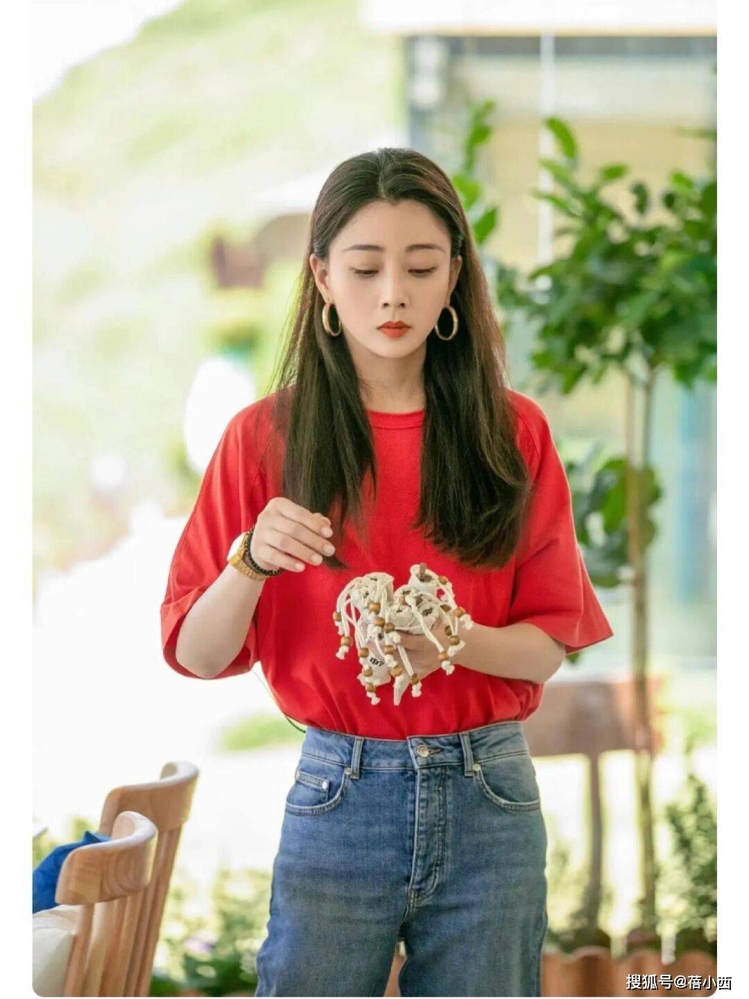 ！很值得中年女性借鉴时尚、优雅还减龄开元棋牌试玩被45岁殷桃的穿搭惊艳到(图6)