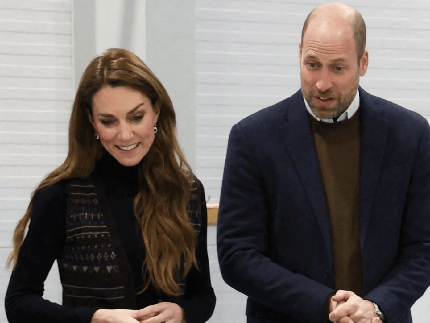 子大衣优雅大气不愧是英国最美王妃开元棋牌凯特冬季穿搭满分蓝色格(图8)