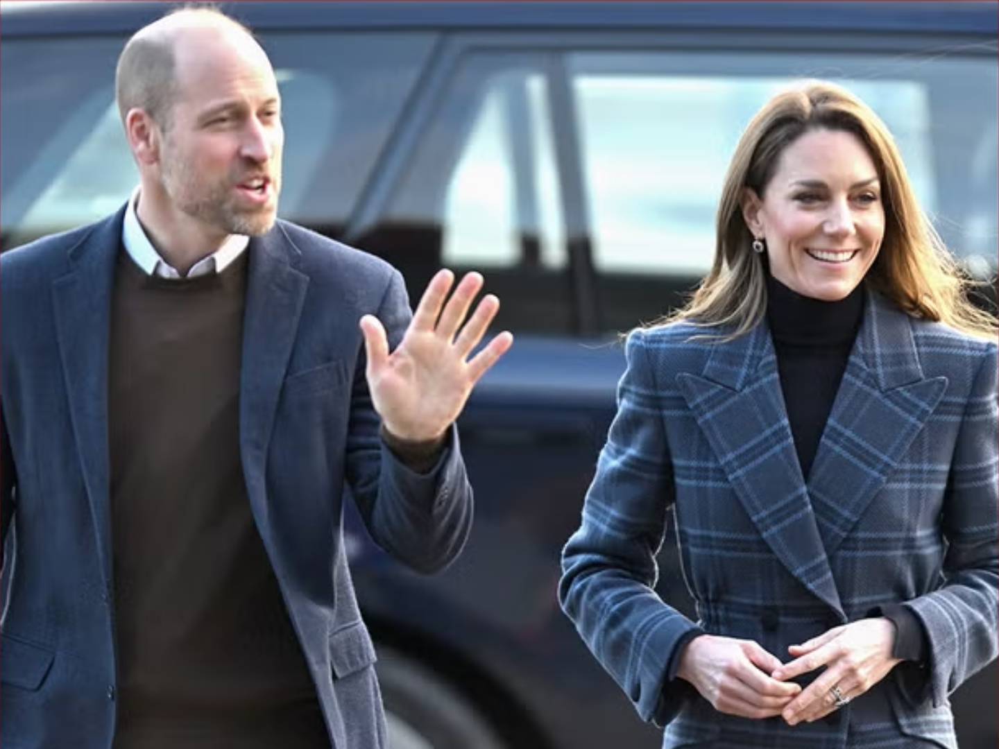 子大衣优雅大气不愧是英国最美王妃开元棋牌凯特冬季穿搭满分蓝色格(图7)